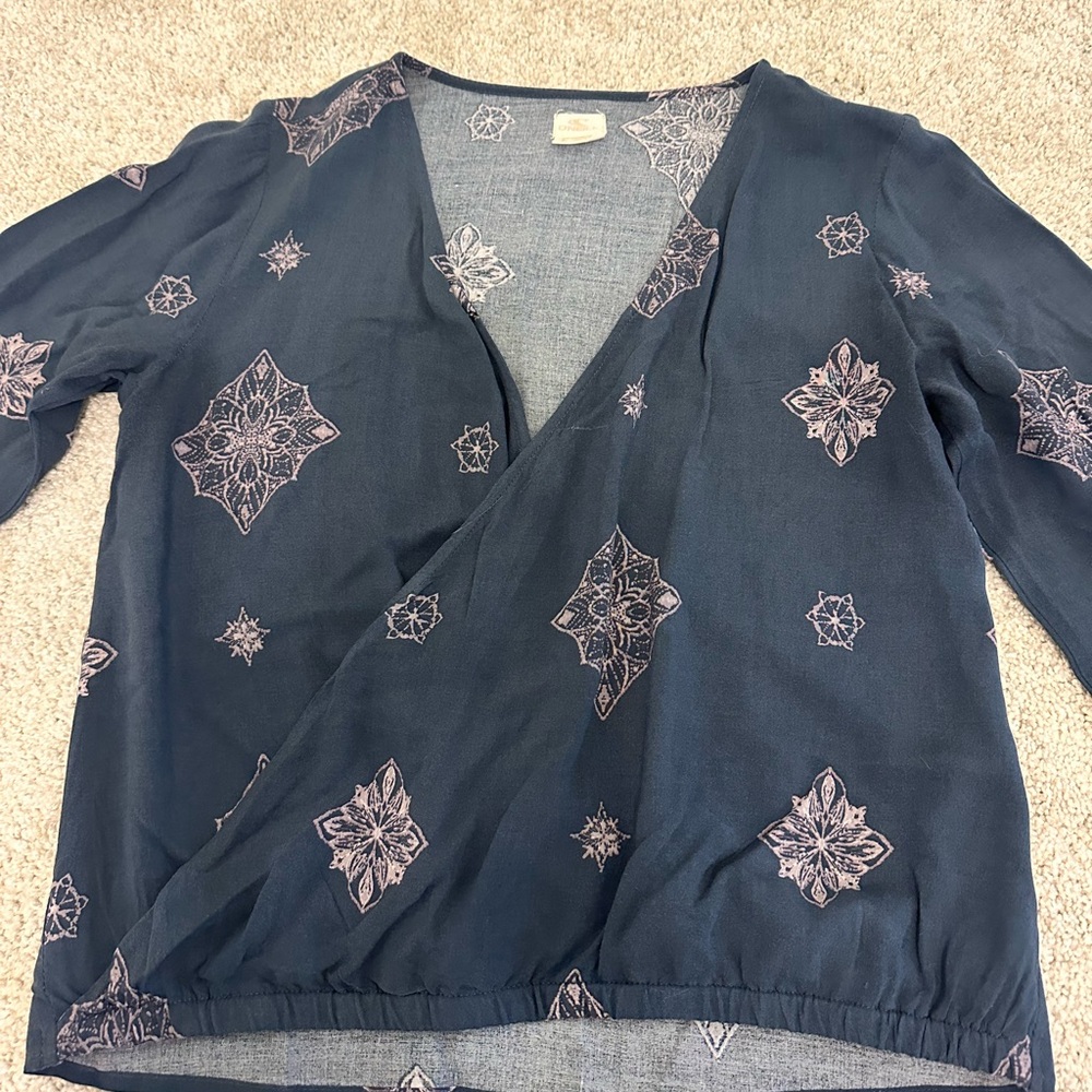 O’Neill top. Size L